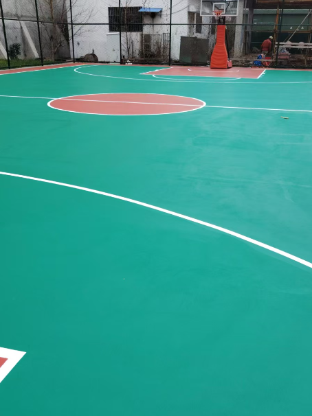 隆德 球场长期使用易出现地面开裂